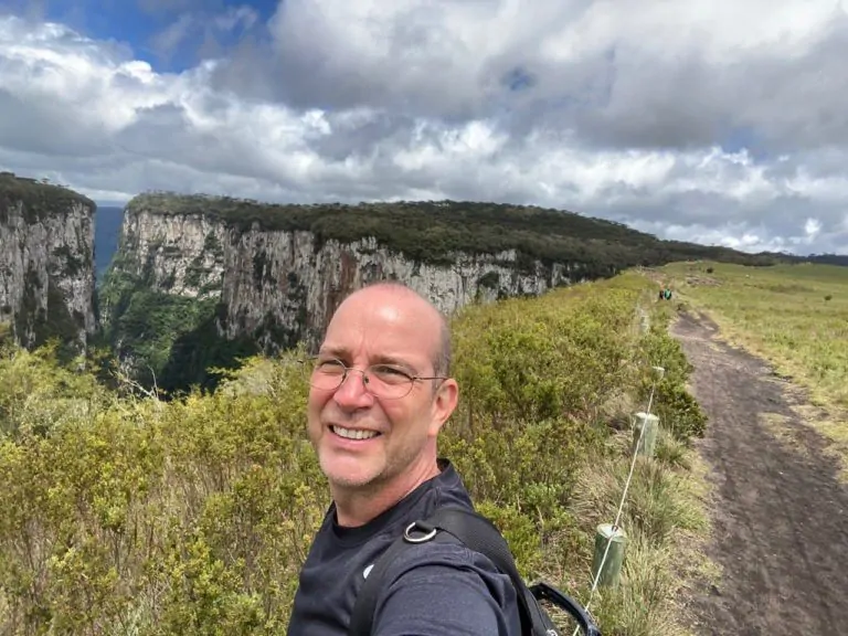 Disney Wonder cruza as novas vias do Canal do Panamá.